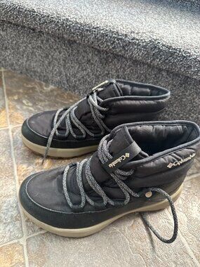 Columbia padded lace-up boots 7